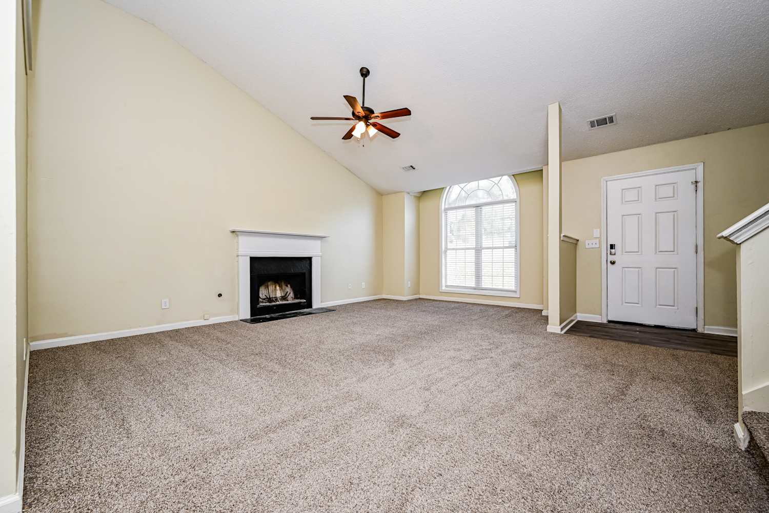 193 Windsor Cir photo 4