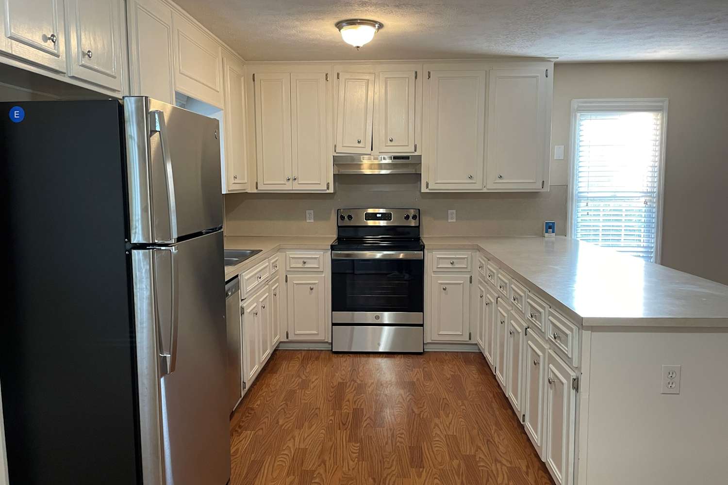445 Raven Dr photo 4