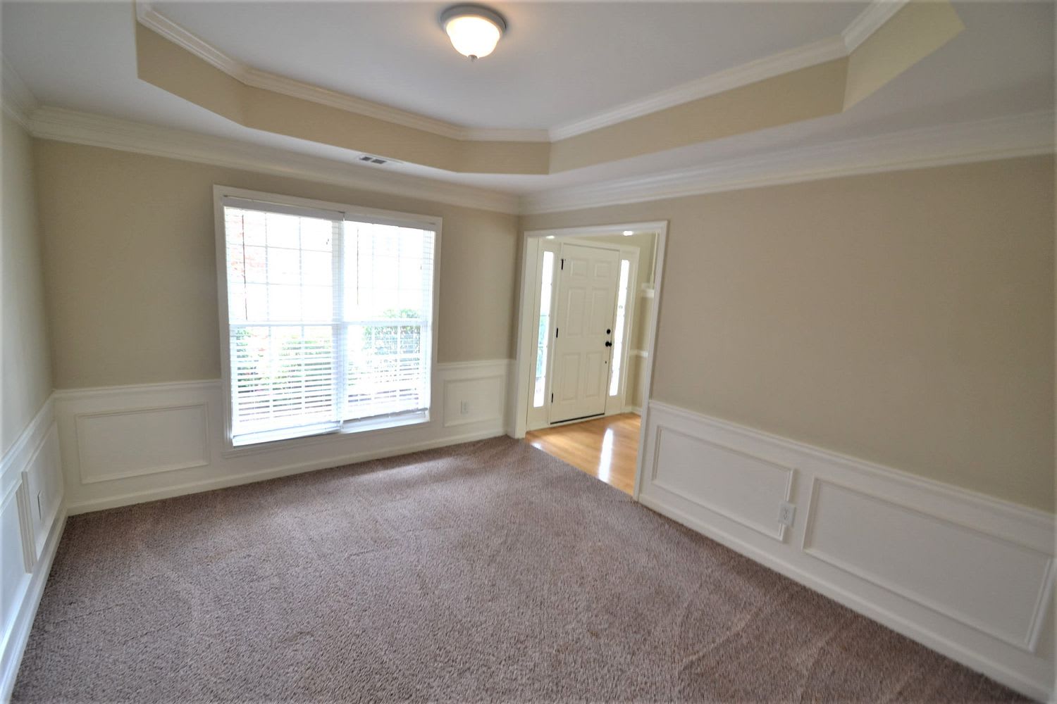 1038 Fountain Lakes Ct photo 2
