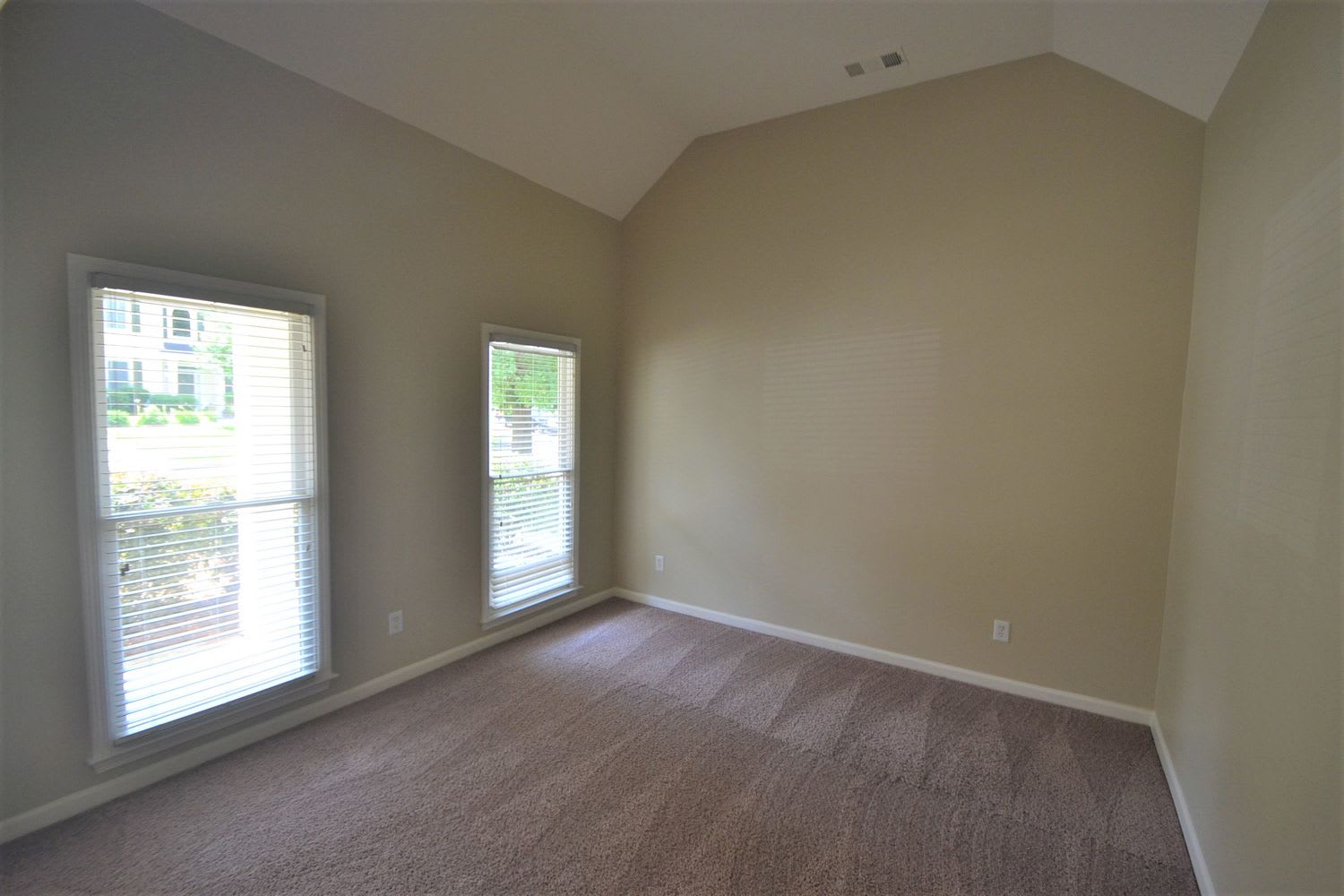9175 Waterford Ln photo 3