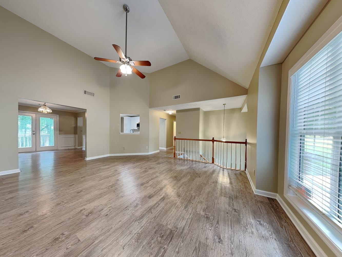 5995 Rolling Oaks Ln photo 4