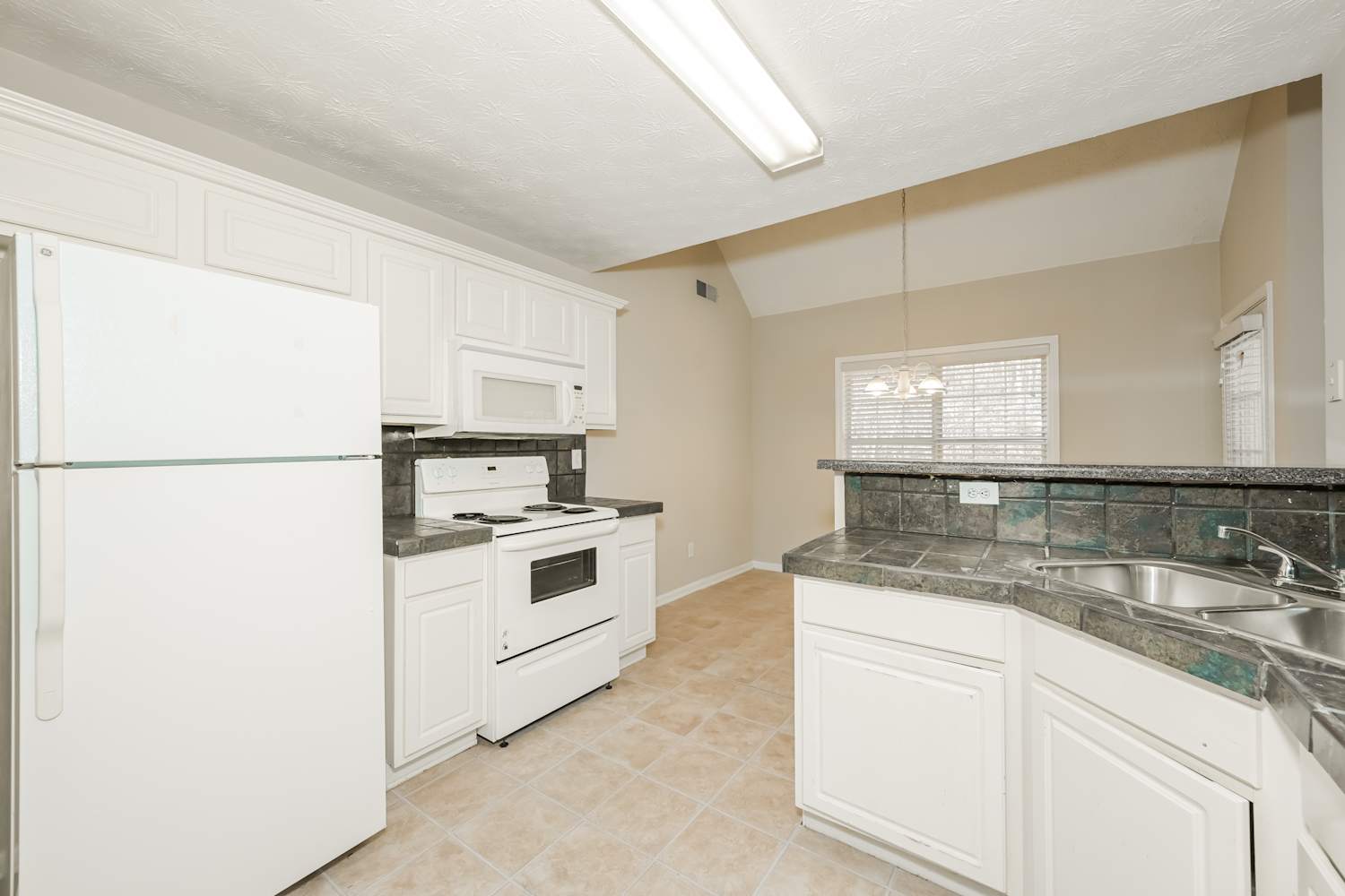 219 Lakeview Pl photo 5