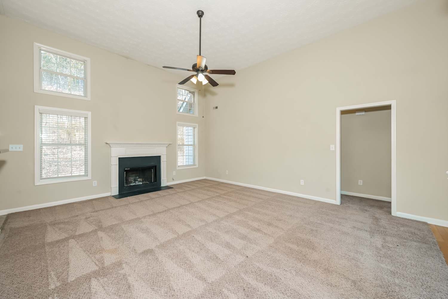 219 Lakeview Pl photo 3