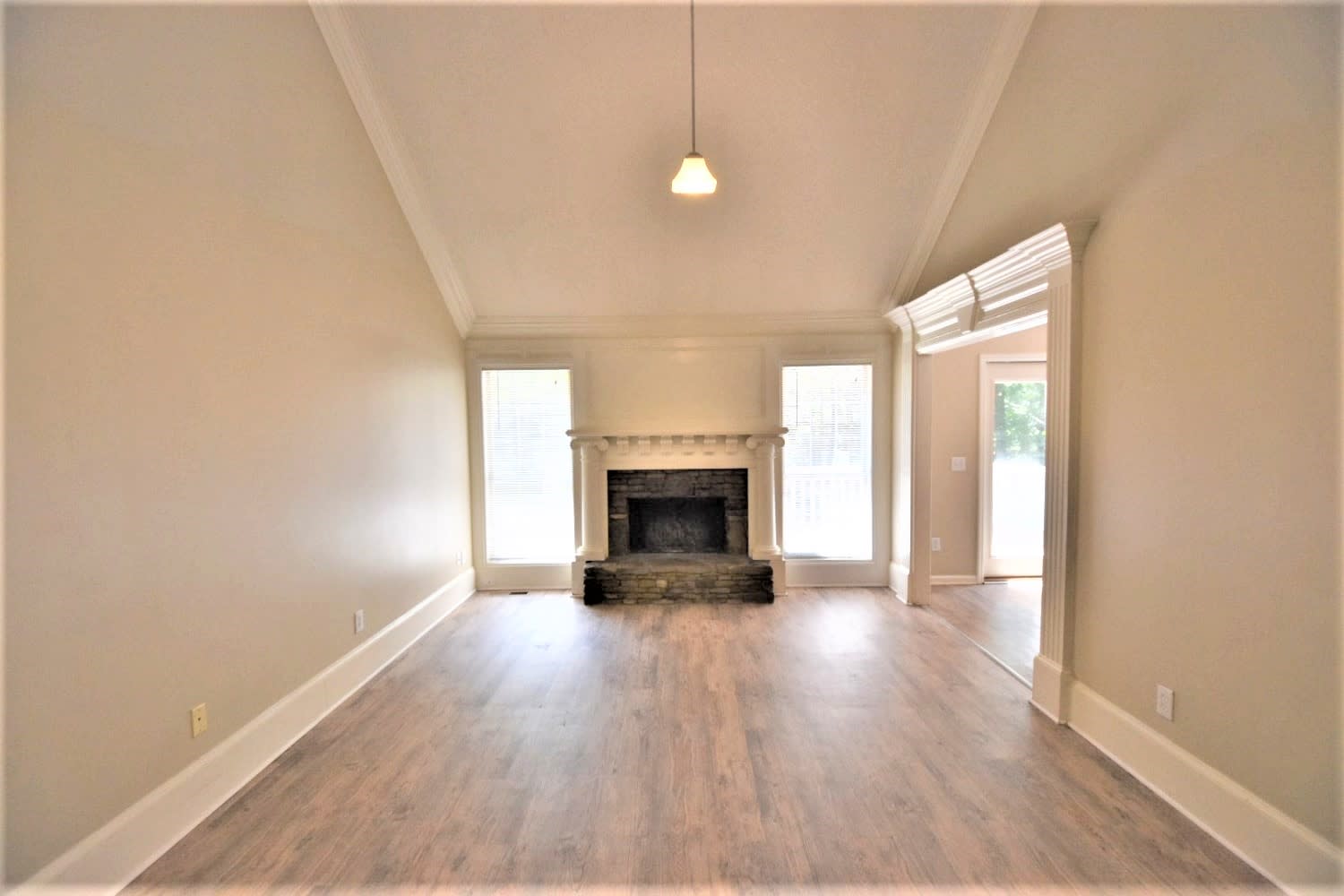 1885 Chadwick Dr photo 3