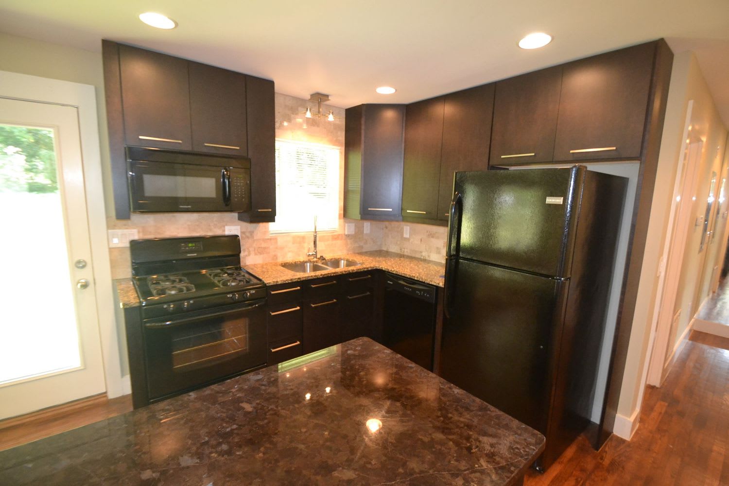 2020 Rodeo Ct SE photo 3