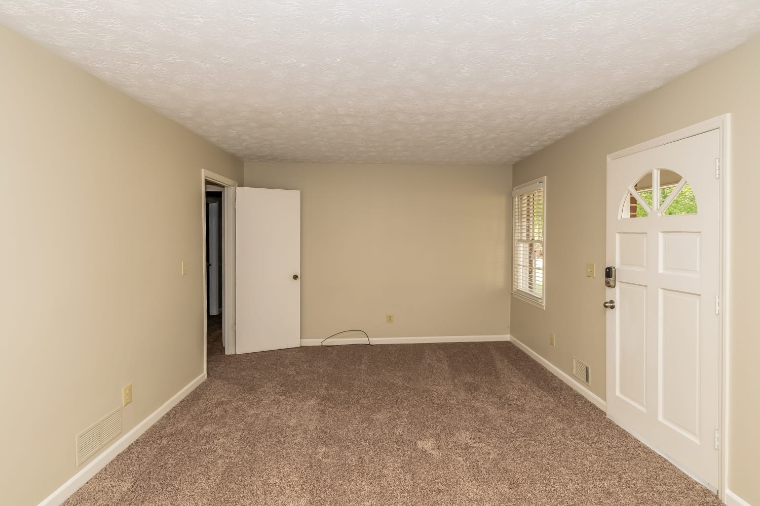2764 Michelle Cir photo 2