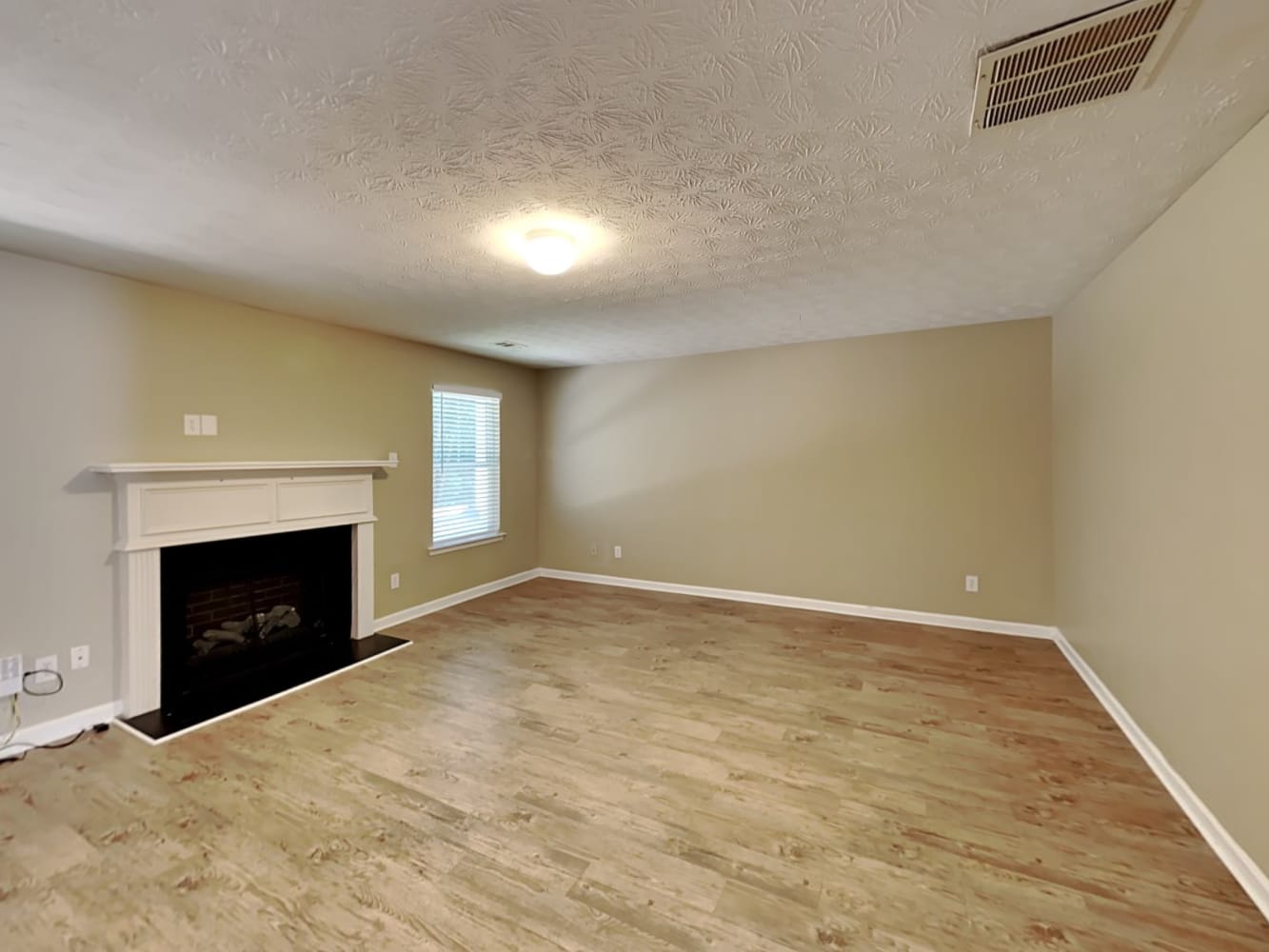 4536 Parkway Cir photo 4