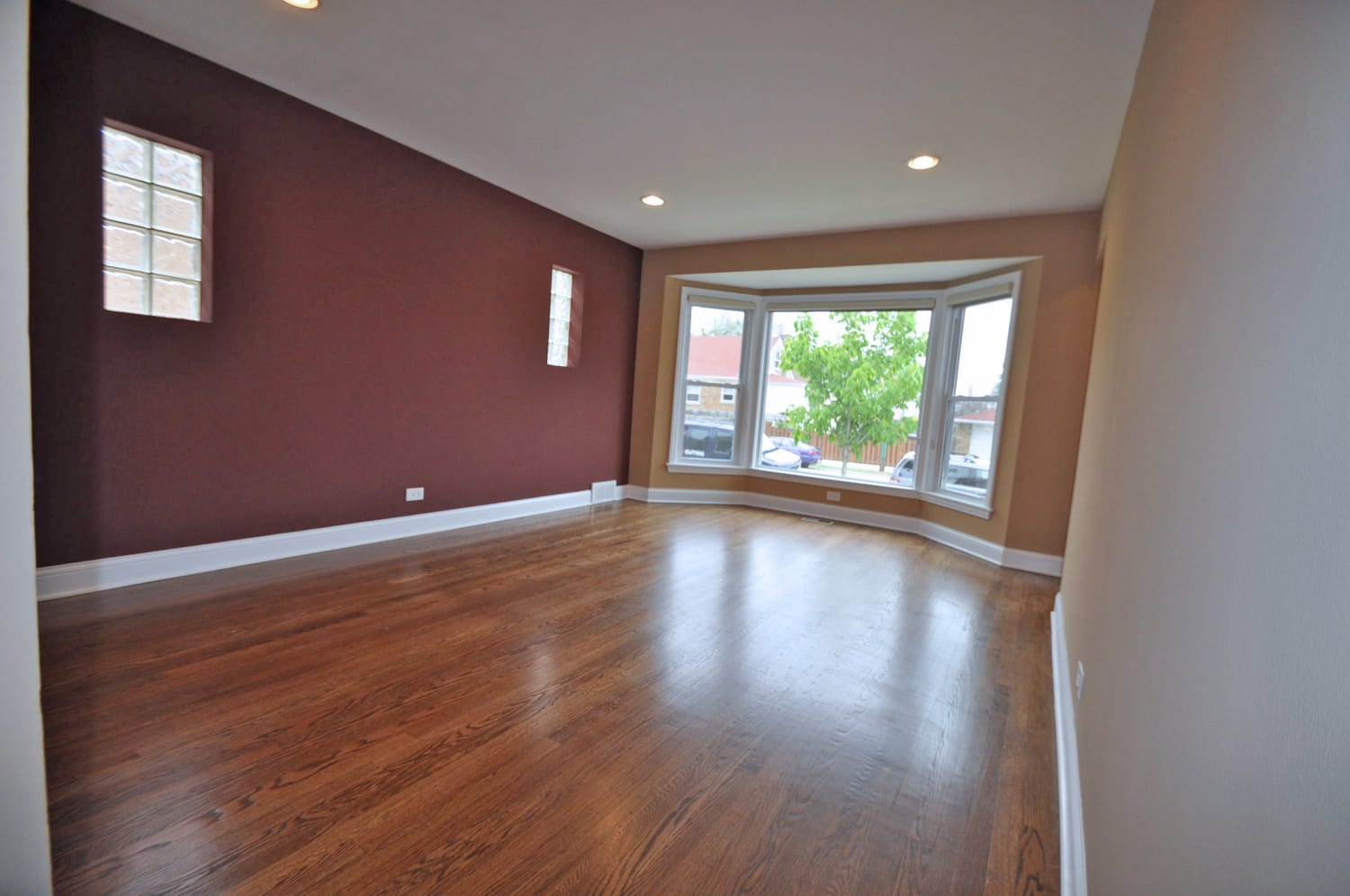 6042 W Bryn Mawr Ave photo 2