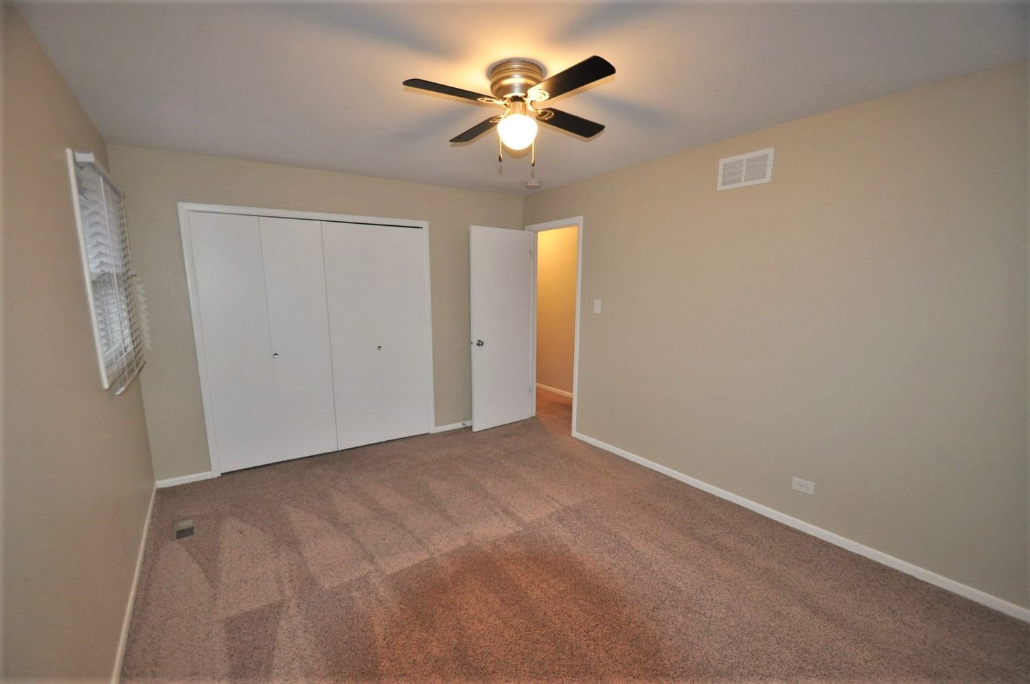 15238 Ridgeland Ave photo 2