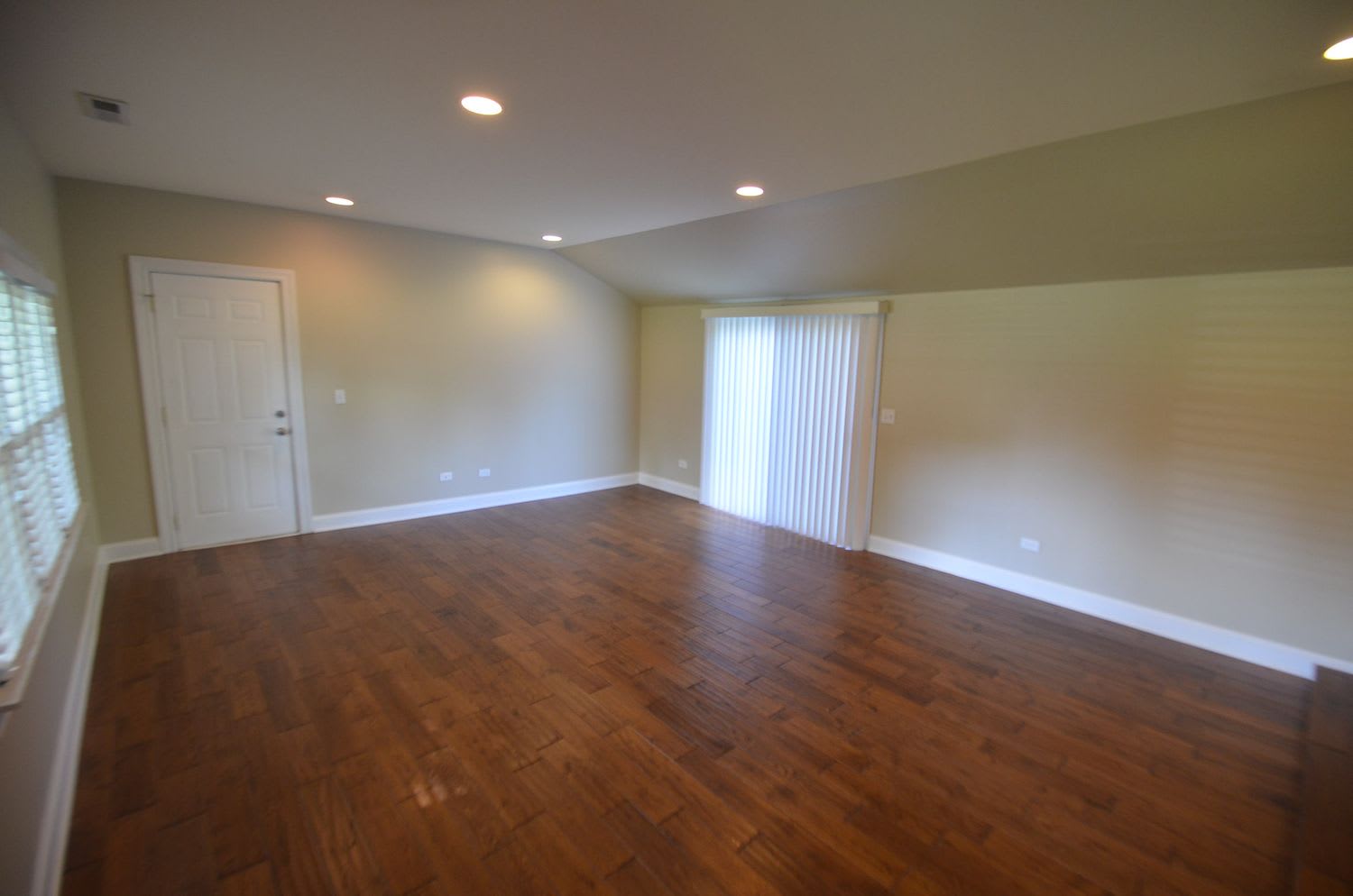 400 N Richmond Ave photo 2