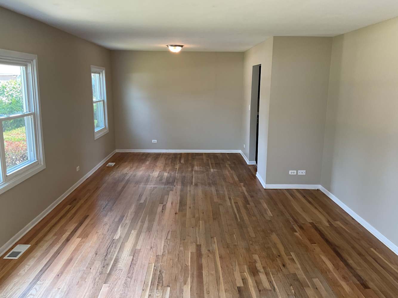325 Glendale Ln photo 2