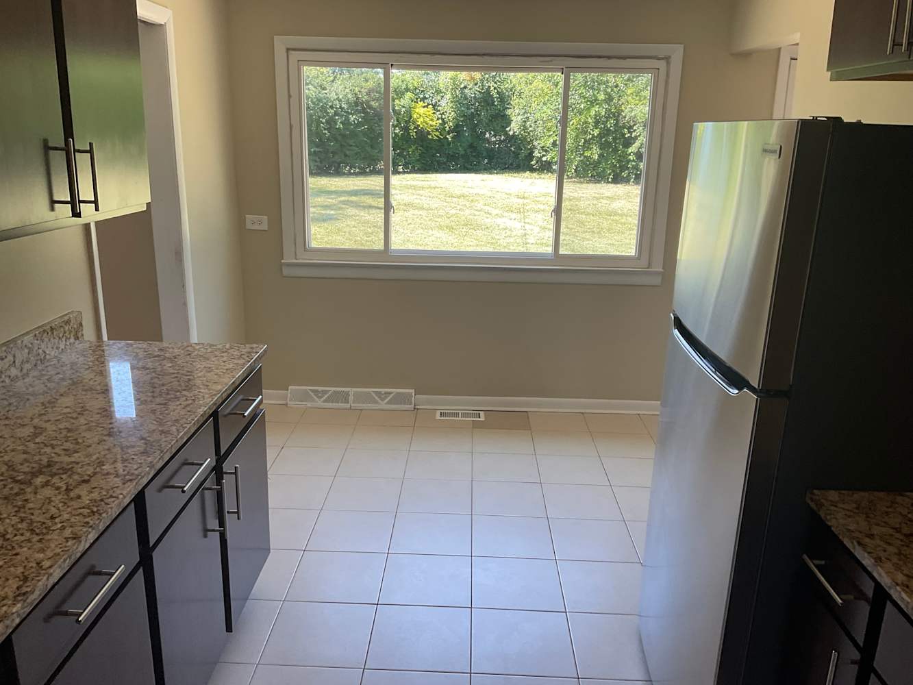 325 Glendale Ln photo 5