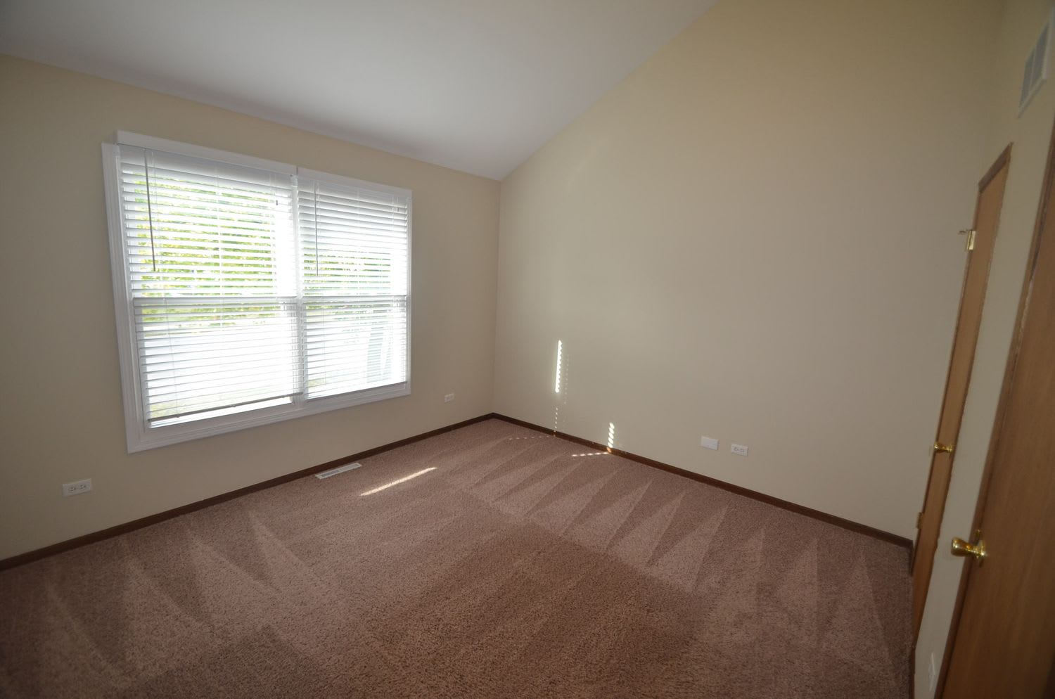 833 N Elmwood Dr photo 5
