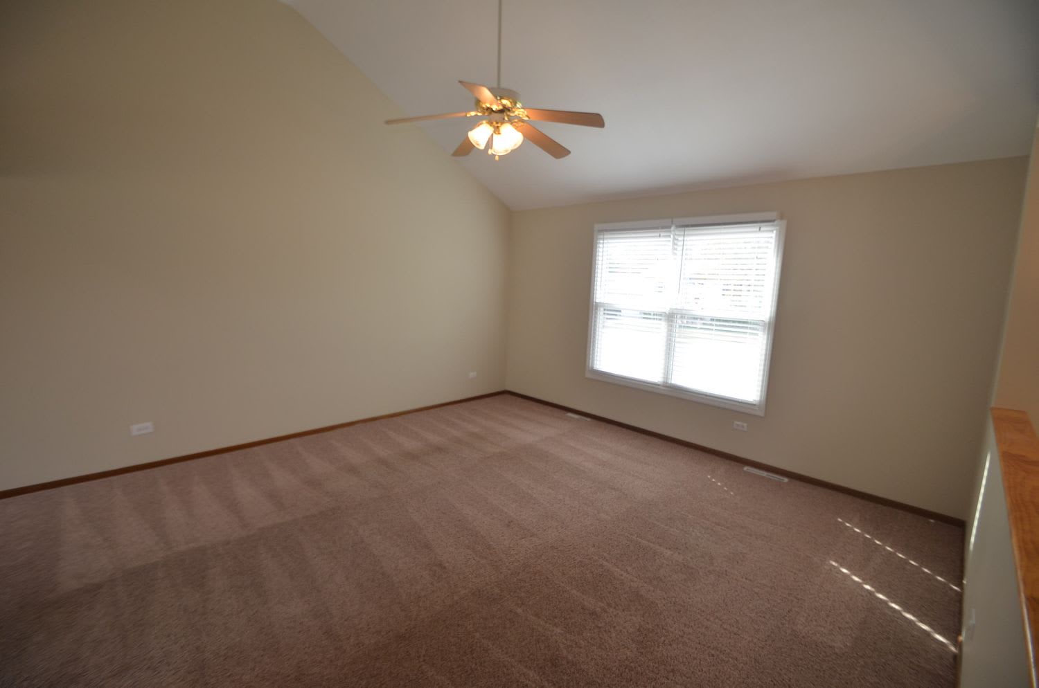 833 N Elmwood Dr photo 2