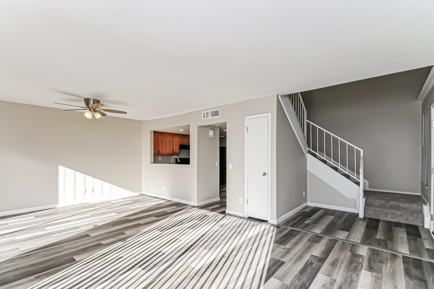 2717 W Estrella Drive photo 2