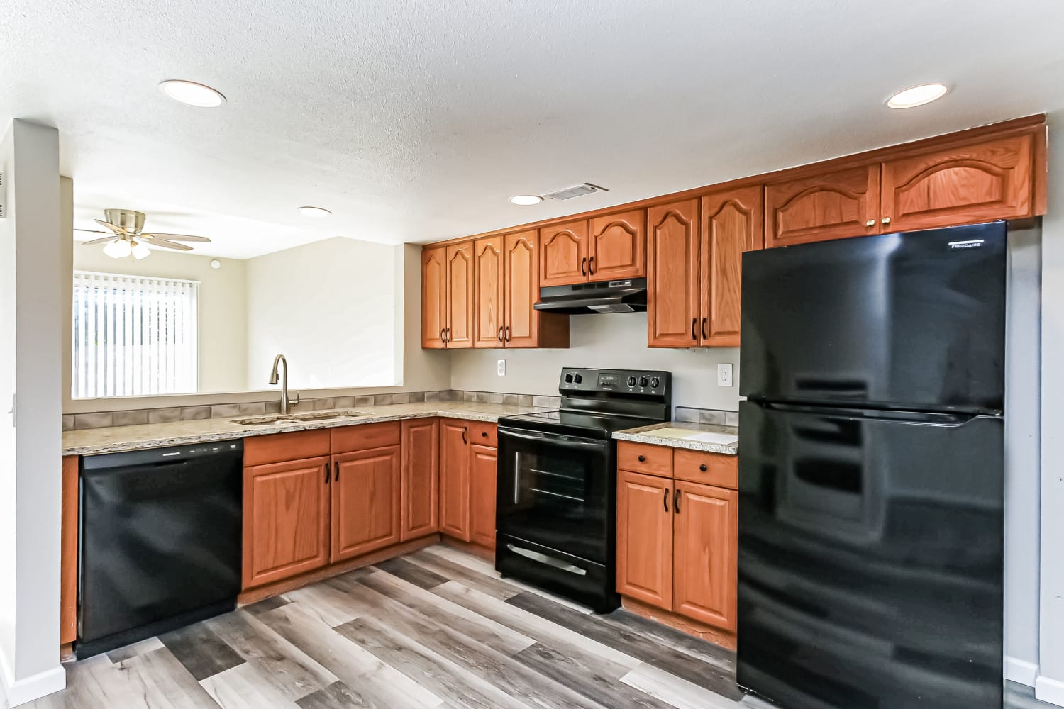 2717 W Estrella Drive photo 4