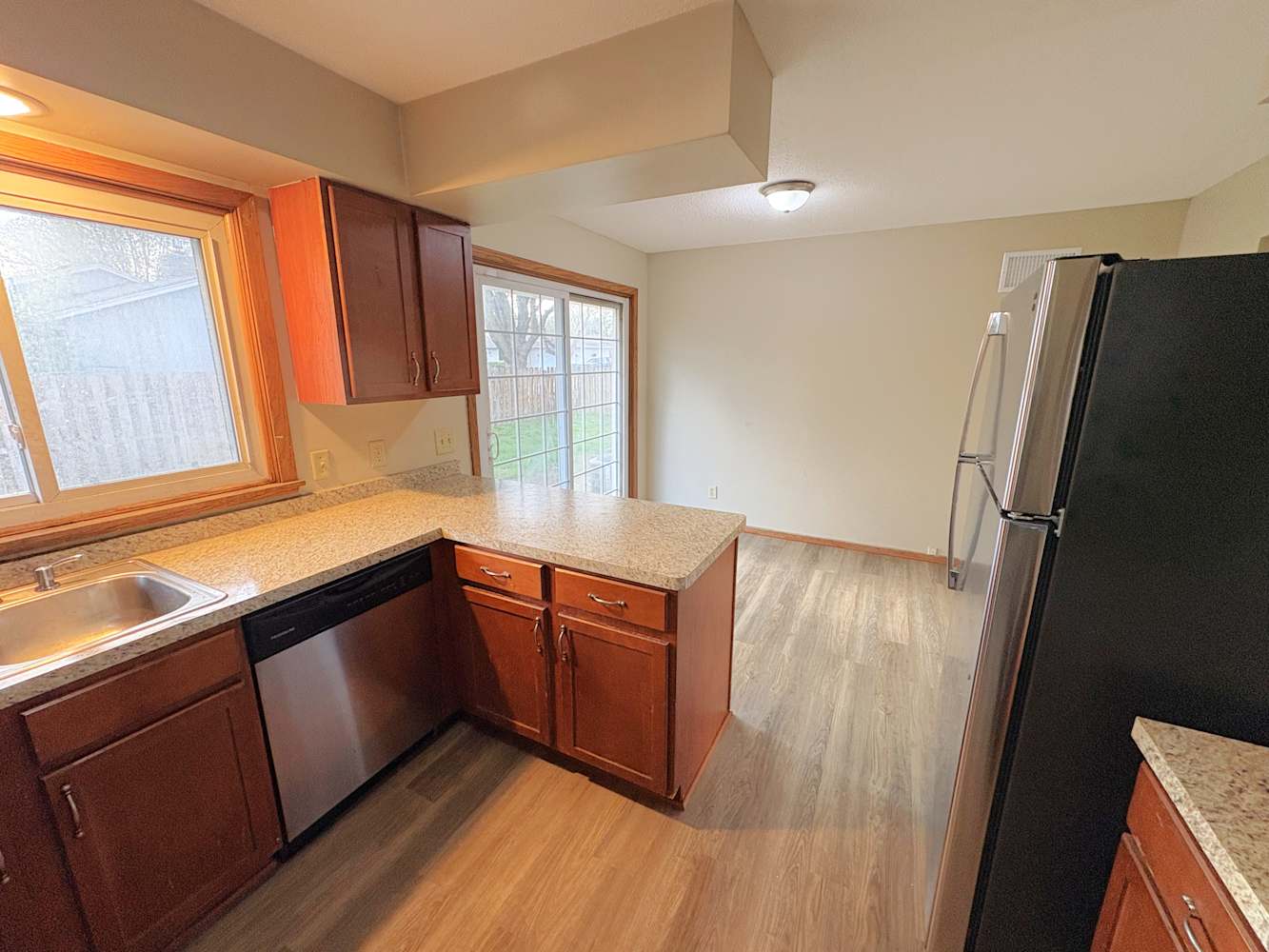 1411 Bidwell St photo 3