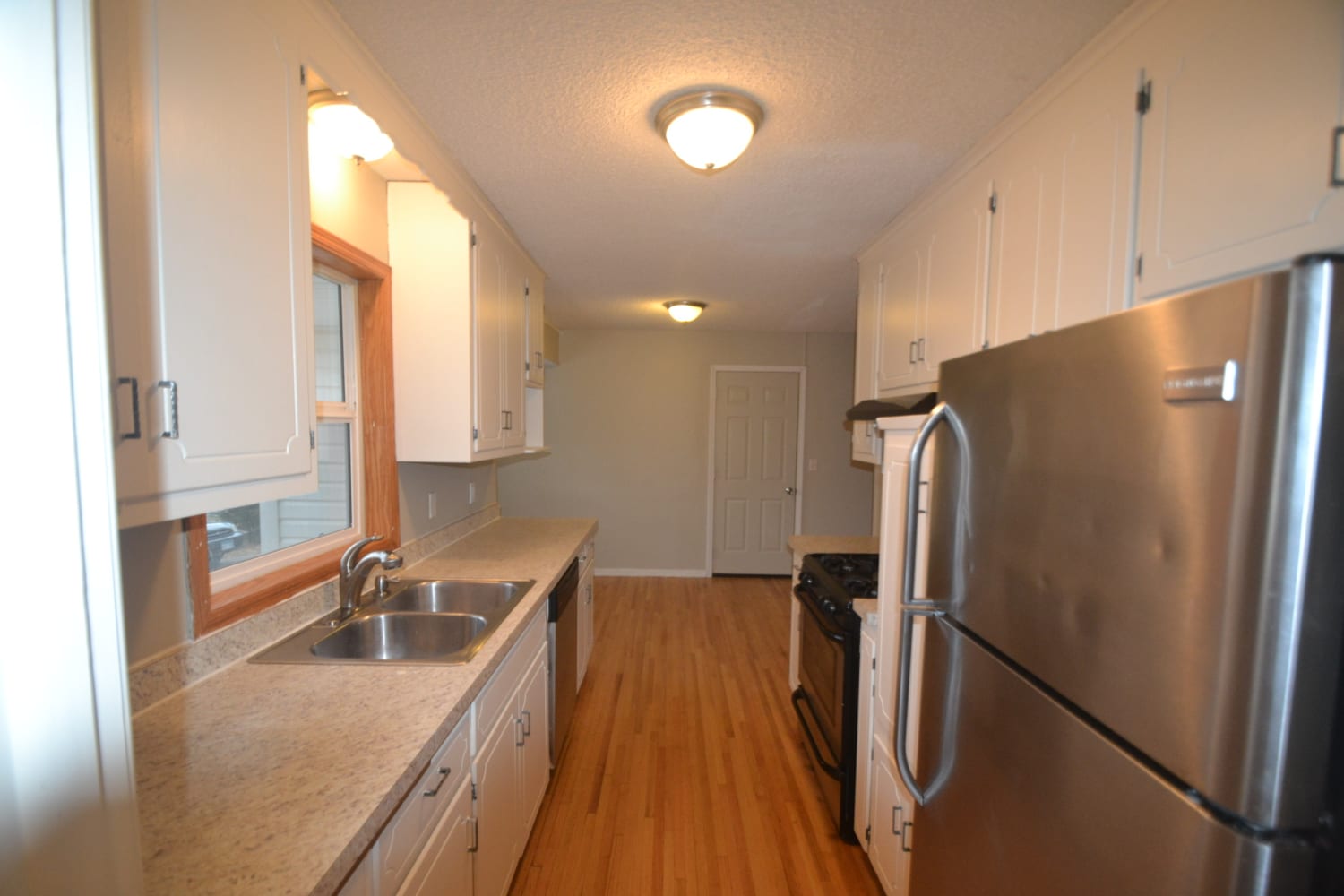 1030 Polk Pl photo 2