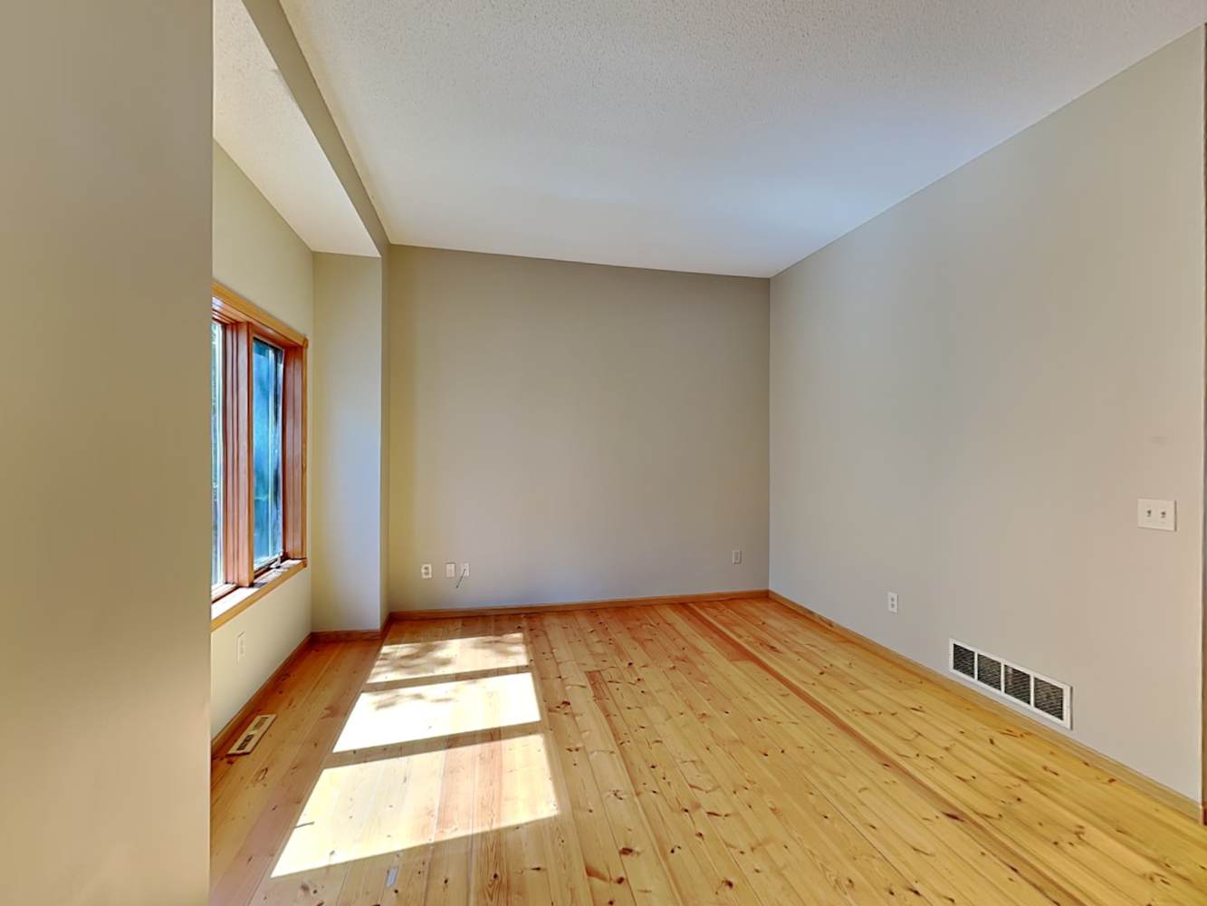 150 Saint Croix Ave E photo 5