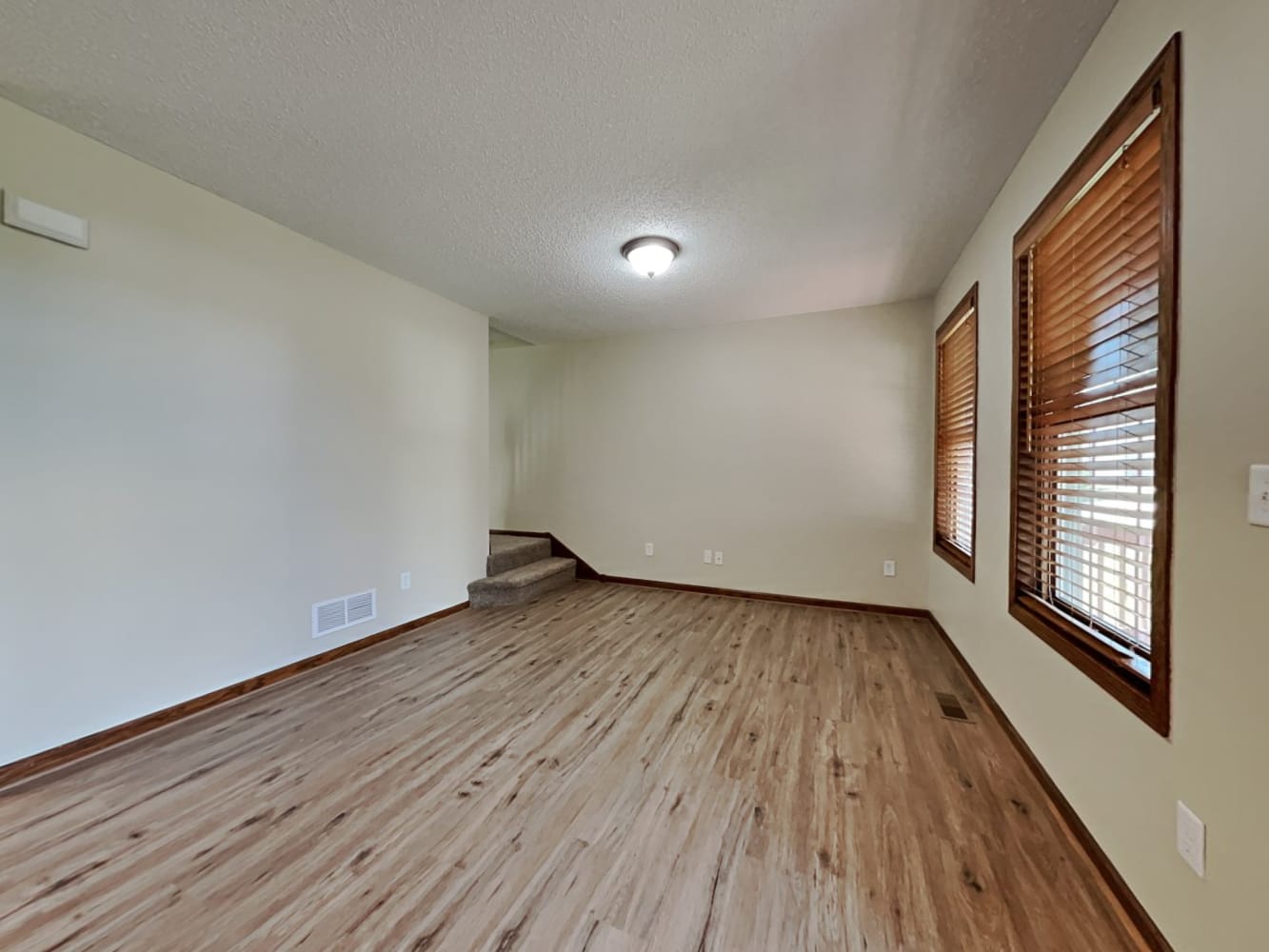 19657 Carson Cir NW photo 5
