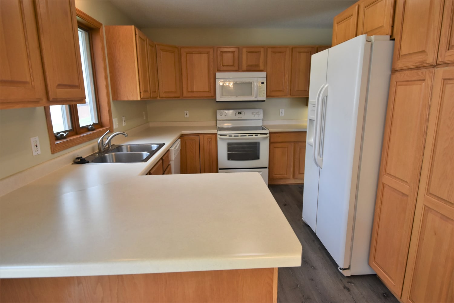 345 Robert Dr photo 3