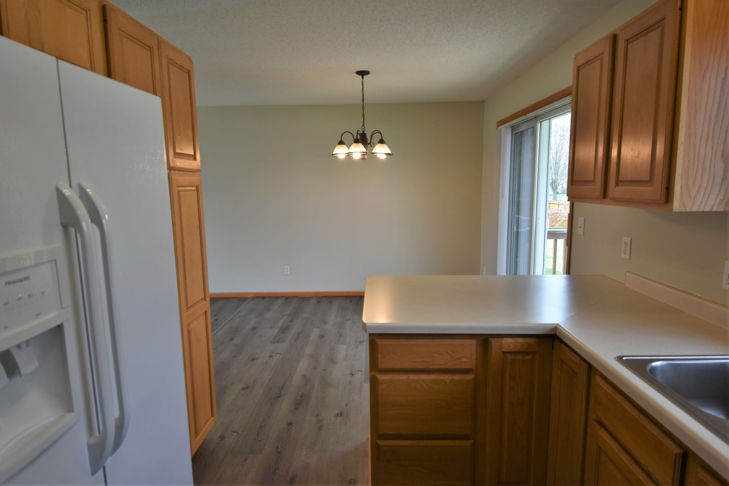 345 Robert Dr photo 4