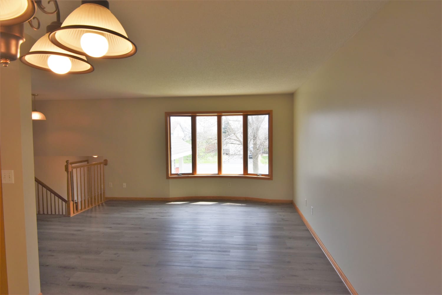 345 Robert Dr photo 2