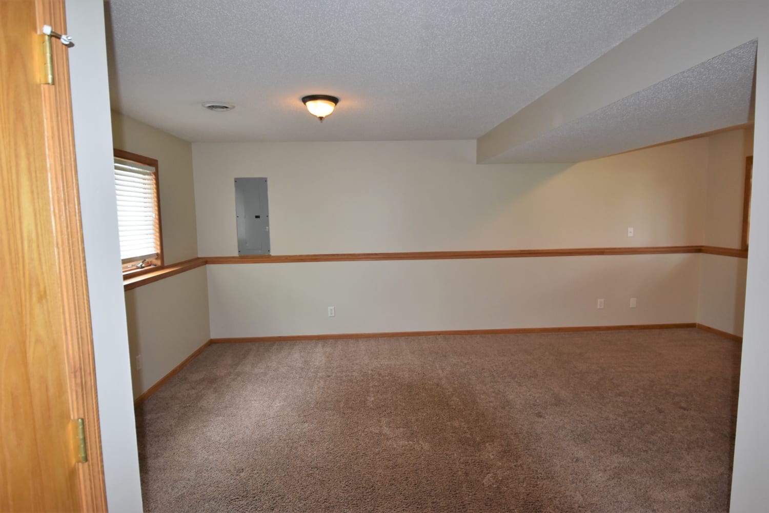 345 Robert Dr photo 5