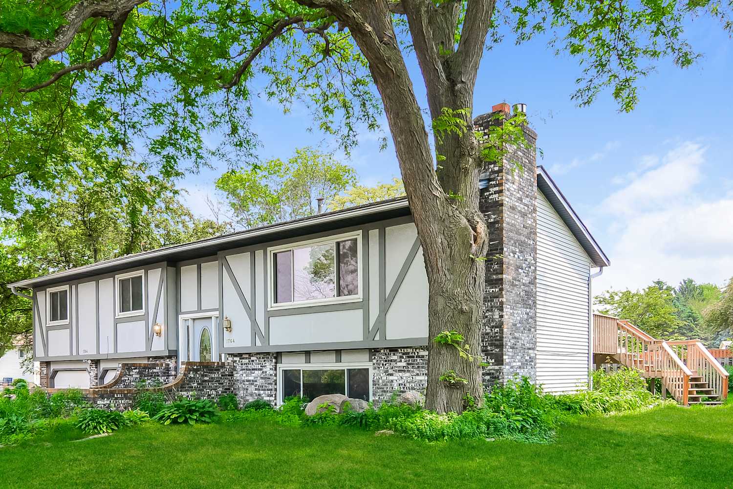 1764 Evergreen Bay photo 2
