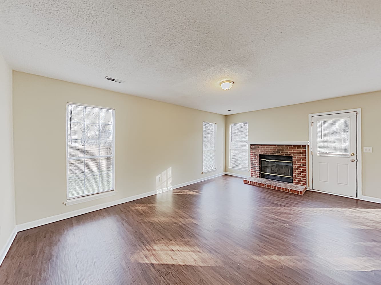 8627 Lockerbie Ln photo 5