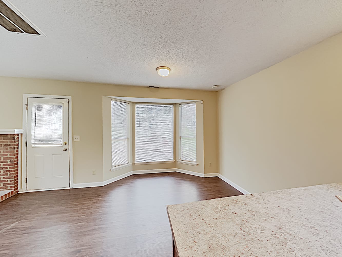 8627 Lockerbie Ln photo 4