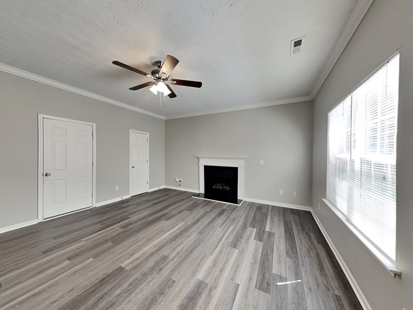 2625 Fairstone Ave photo 5