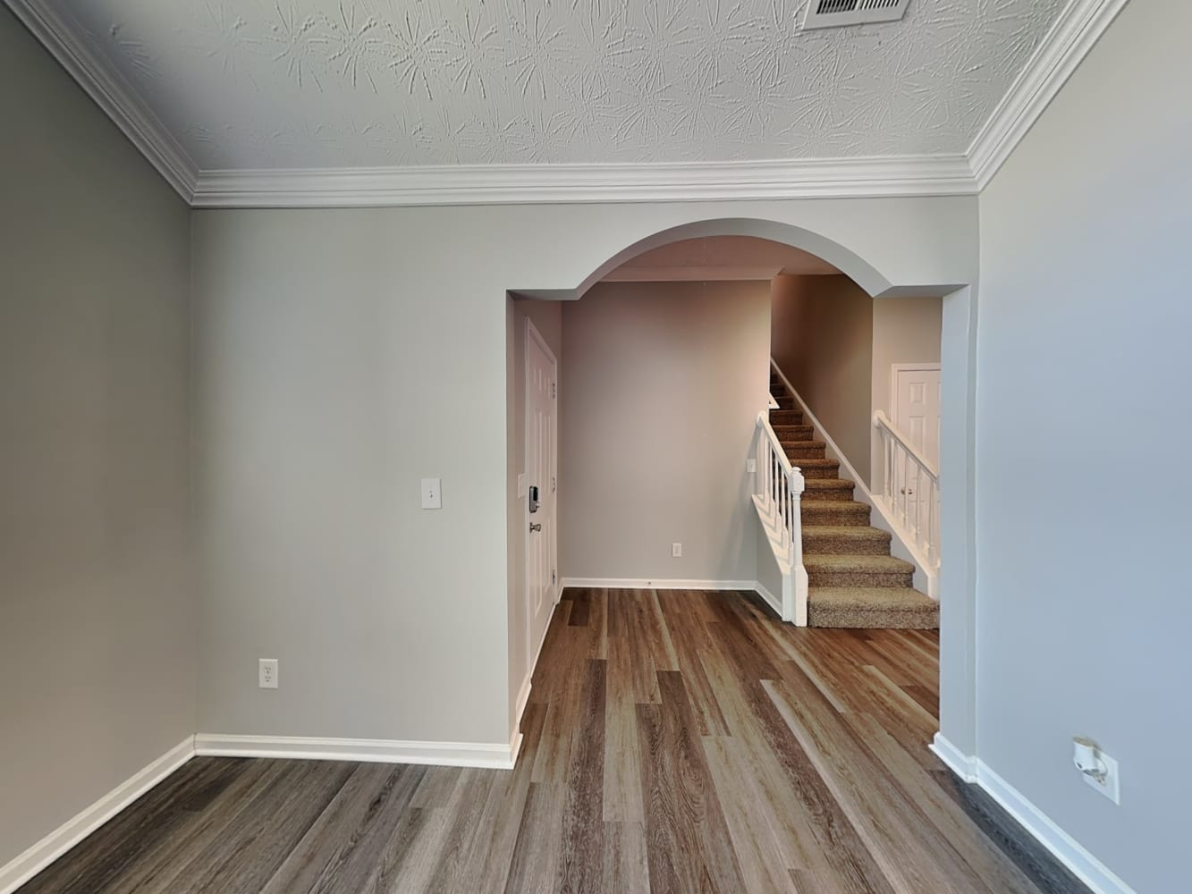 2625 Fairstone Ave photo 4