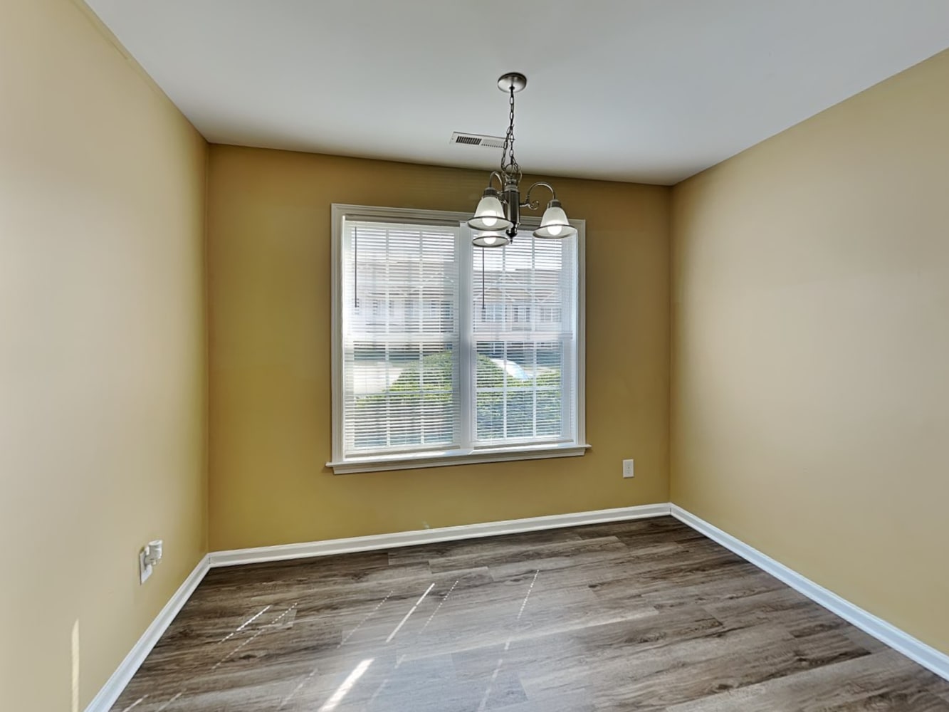 302 Whitehall Ct photo 5