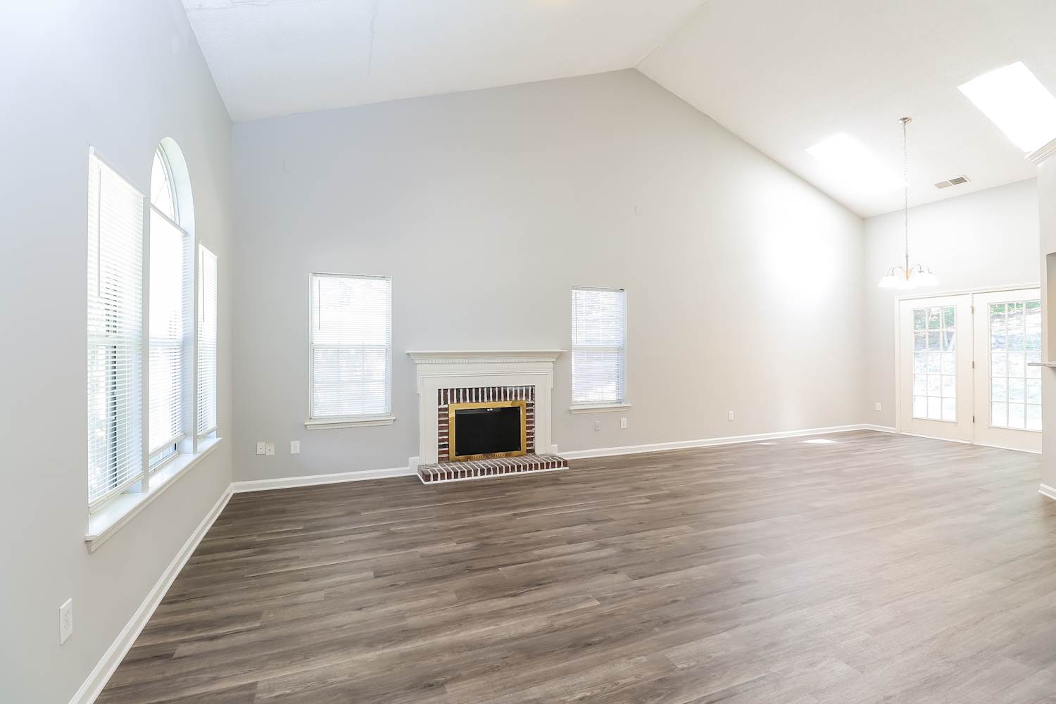 14736 Sapphire Ln photo 5
