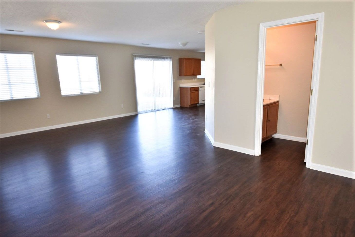 715 Sunmeadow Dr photo 3