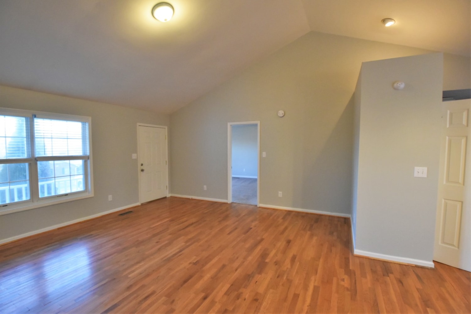 3996 Leinbach Dr photo 2