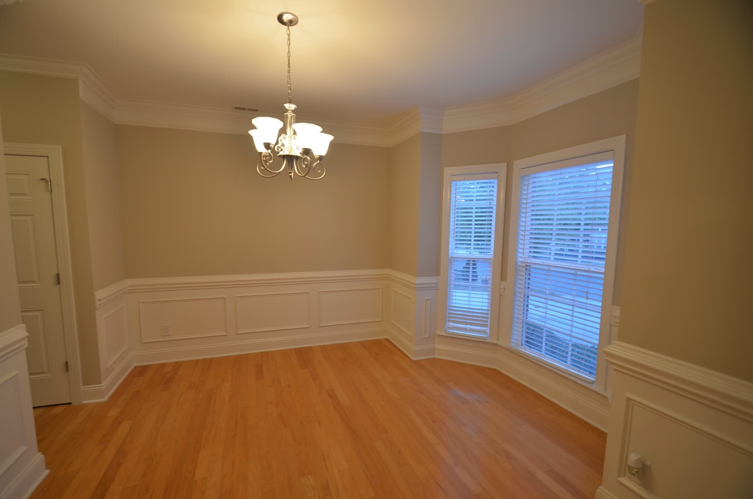 2010 Sentinel Dr photo 4