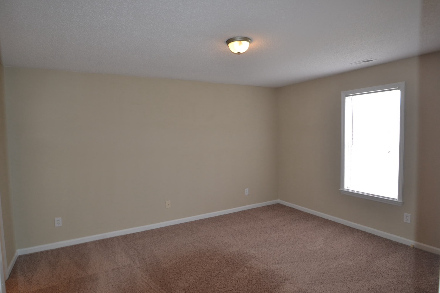221 Wexford Dr photo 5