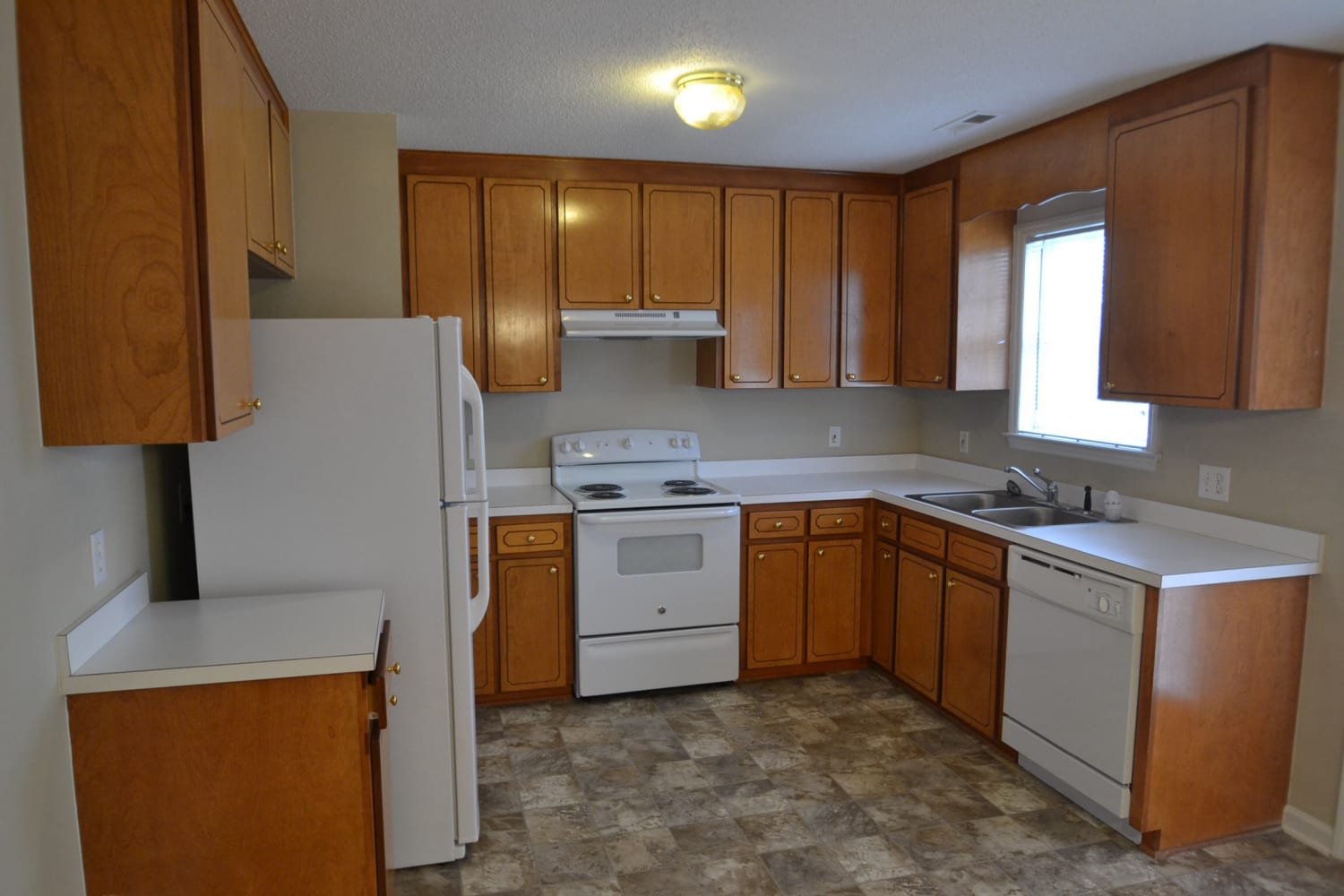 221 Wexford Dr photo 4