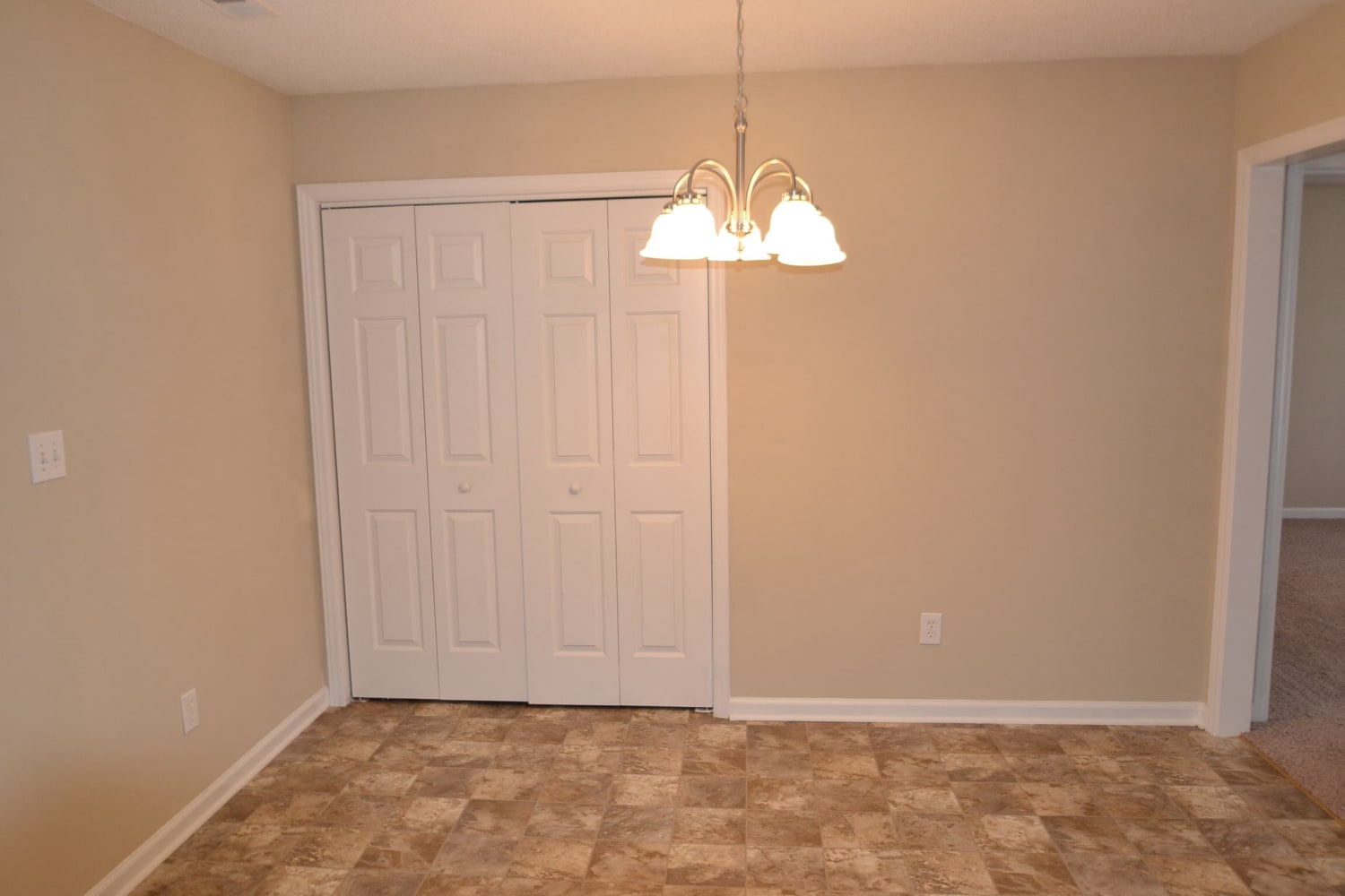 221 Wexford Dr photo 3