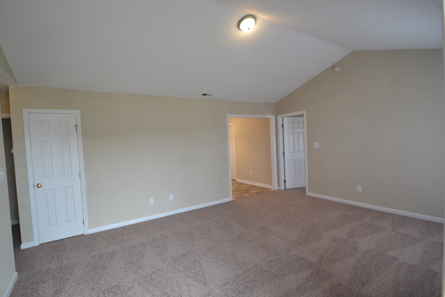 221 Wexford Dr photo 2