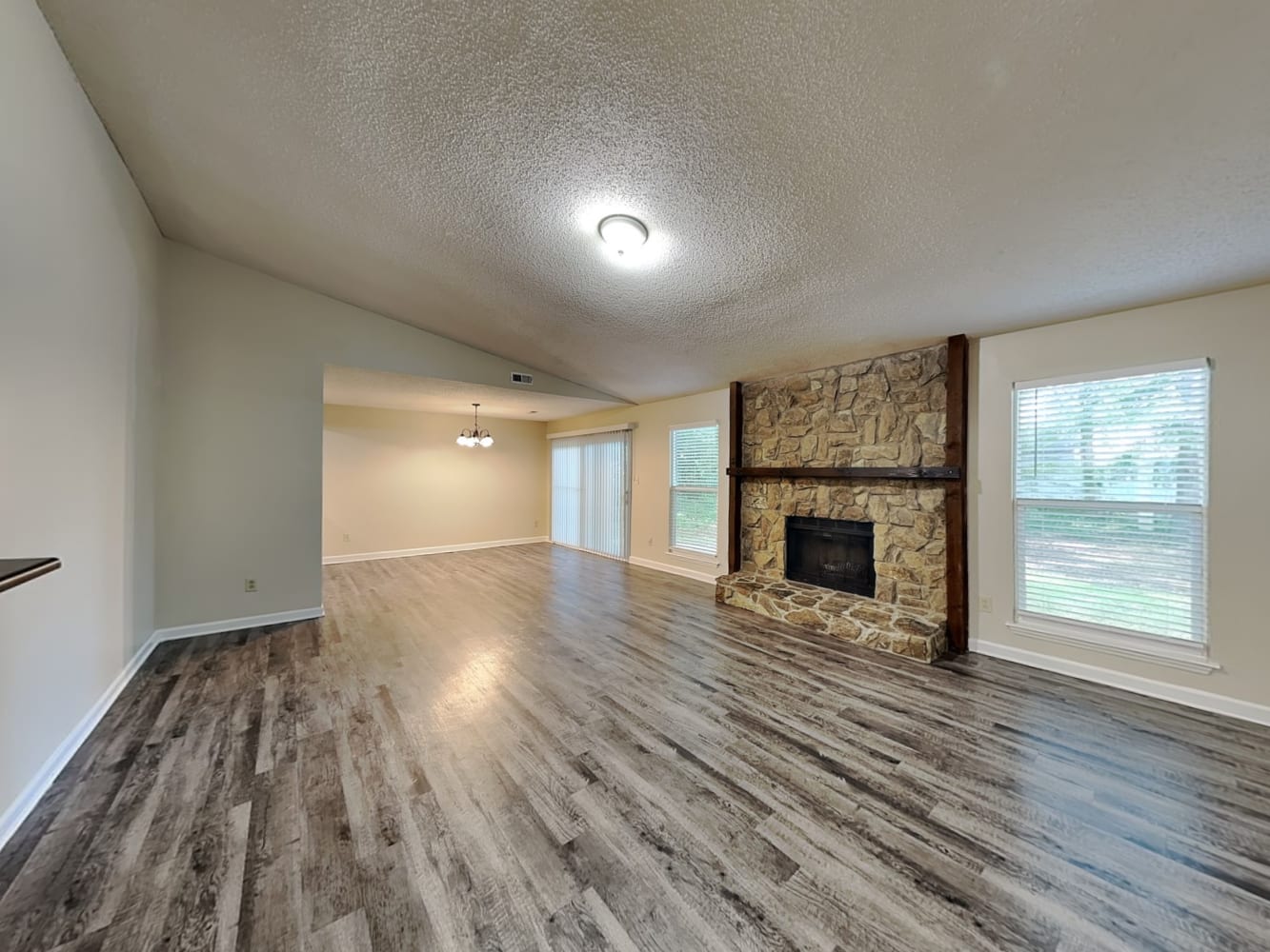 4700 Cricklewood Ln photo 4