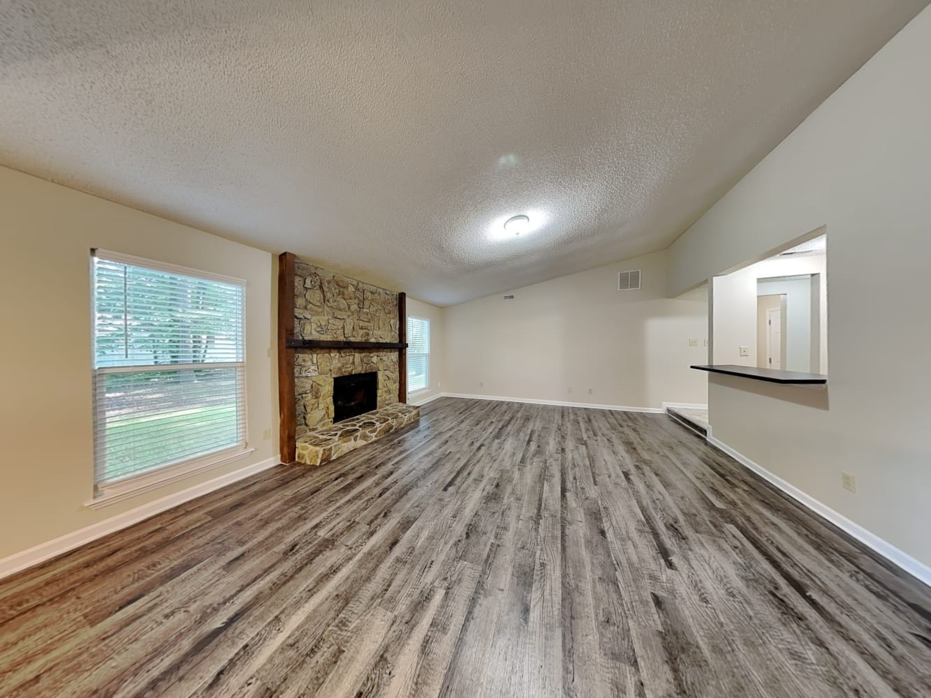 4700 Cricklewood Ln photo 3