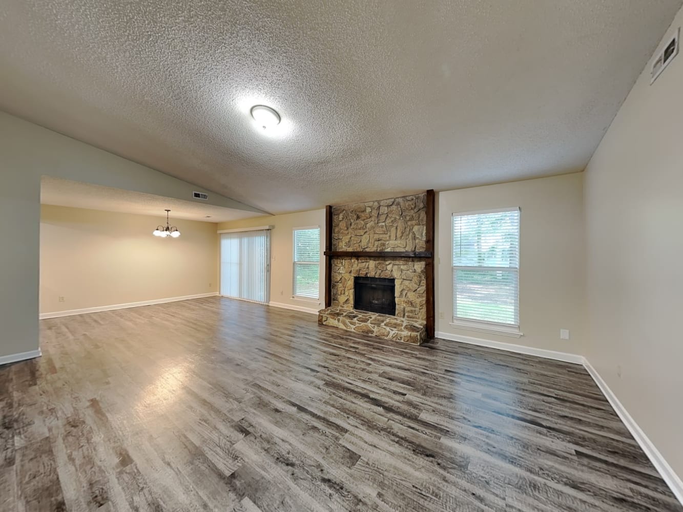 4700 Cricklewood Ln photo 5