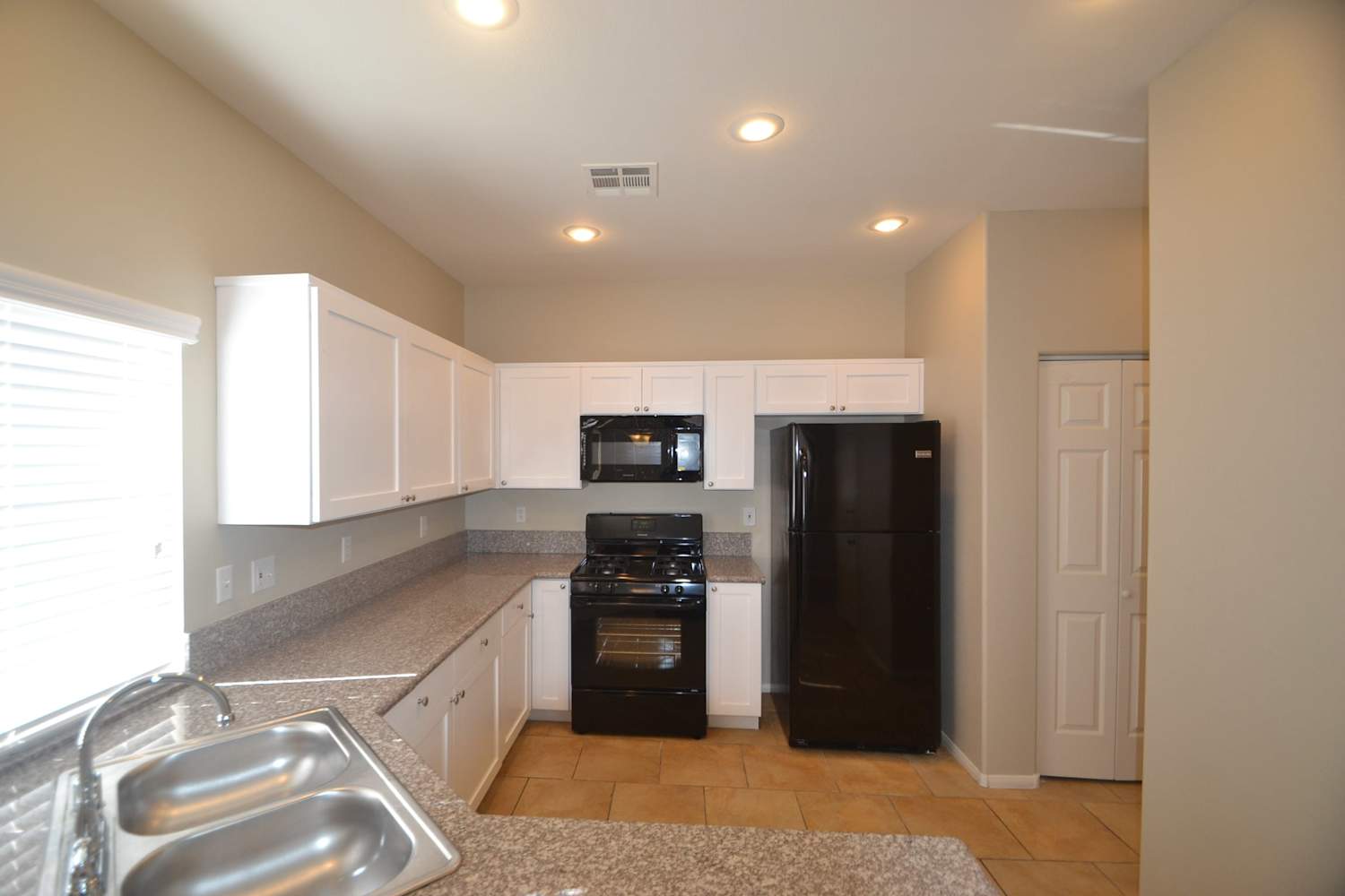 625 Blue Yucca St photo 5
