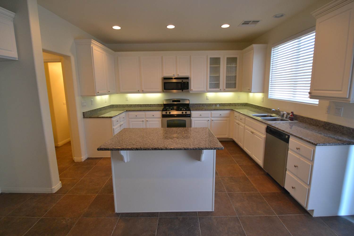 408 Prairie Moon Ave photo 4