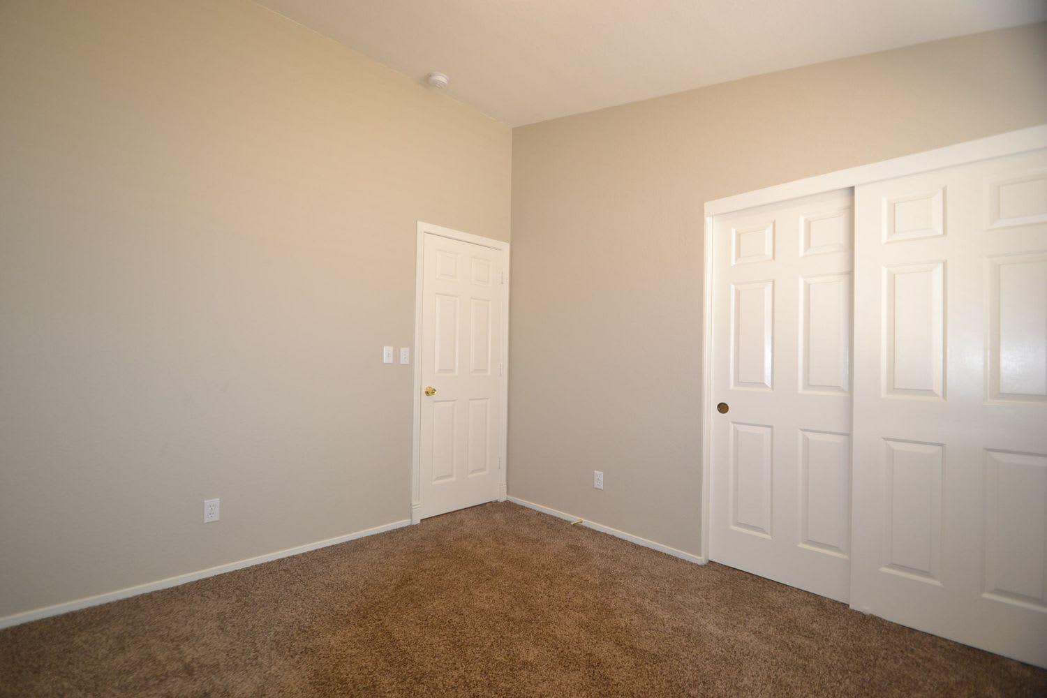 1744 Matador Way photo 3
