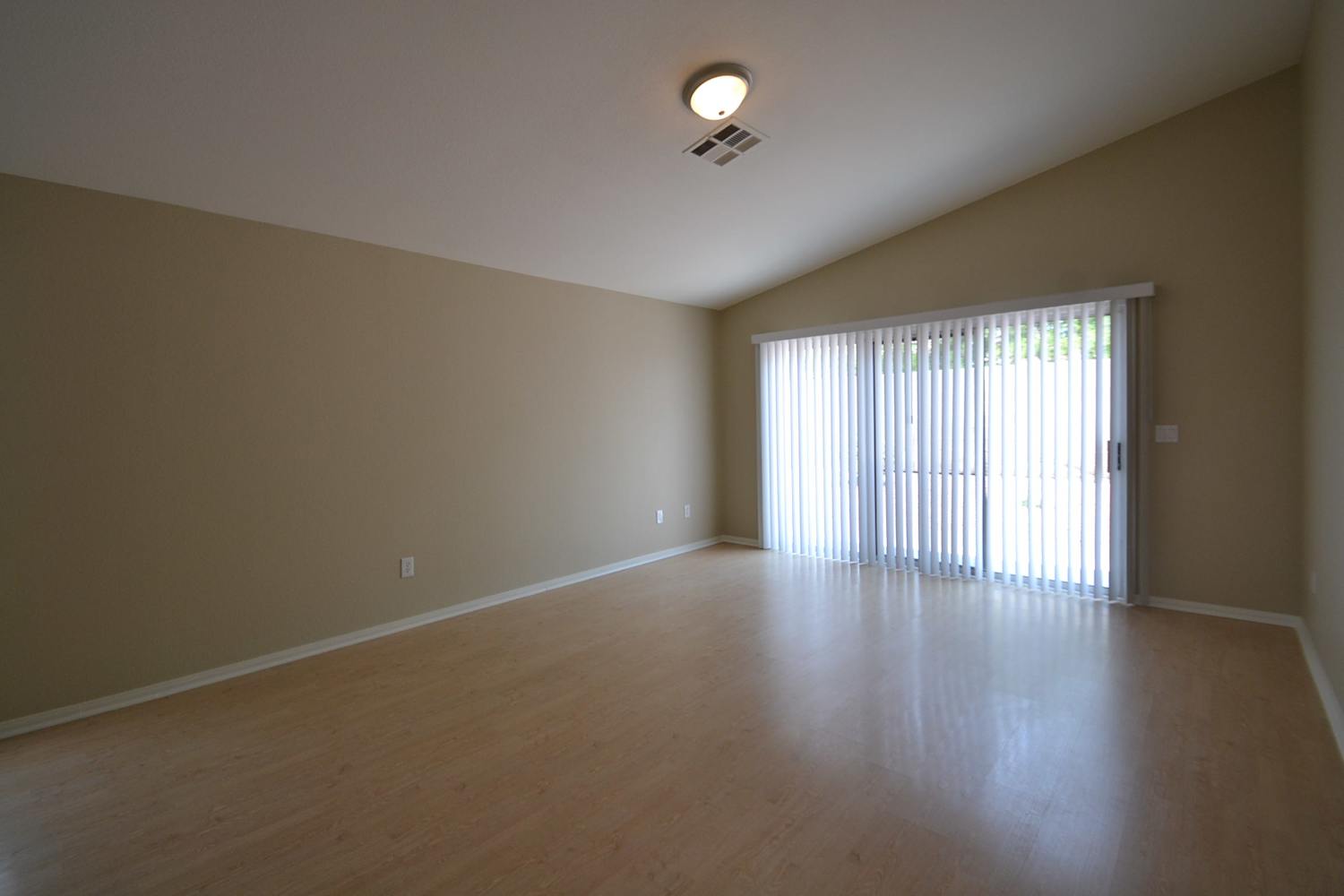 1718 Watercreek Dr photo 3