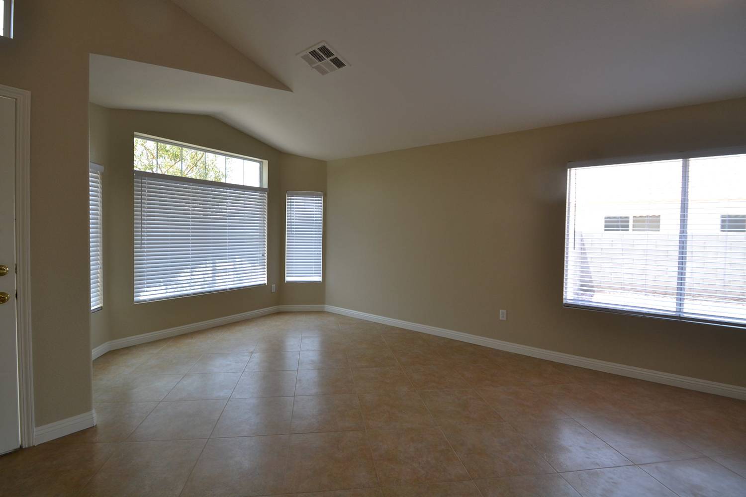 1718 Watercreek Dr photo 2